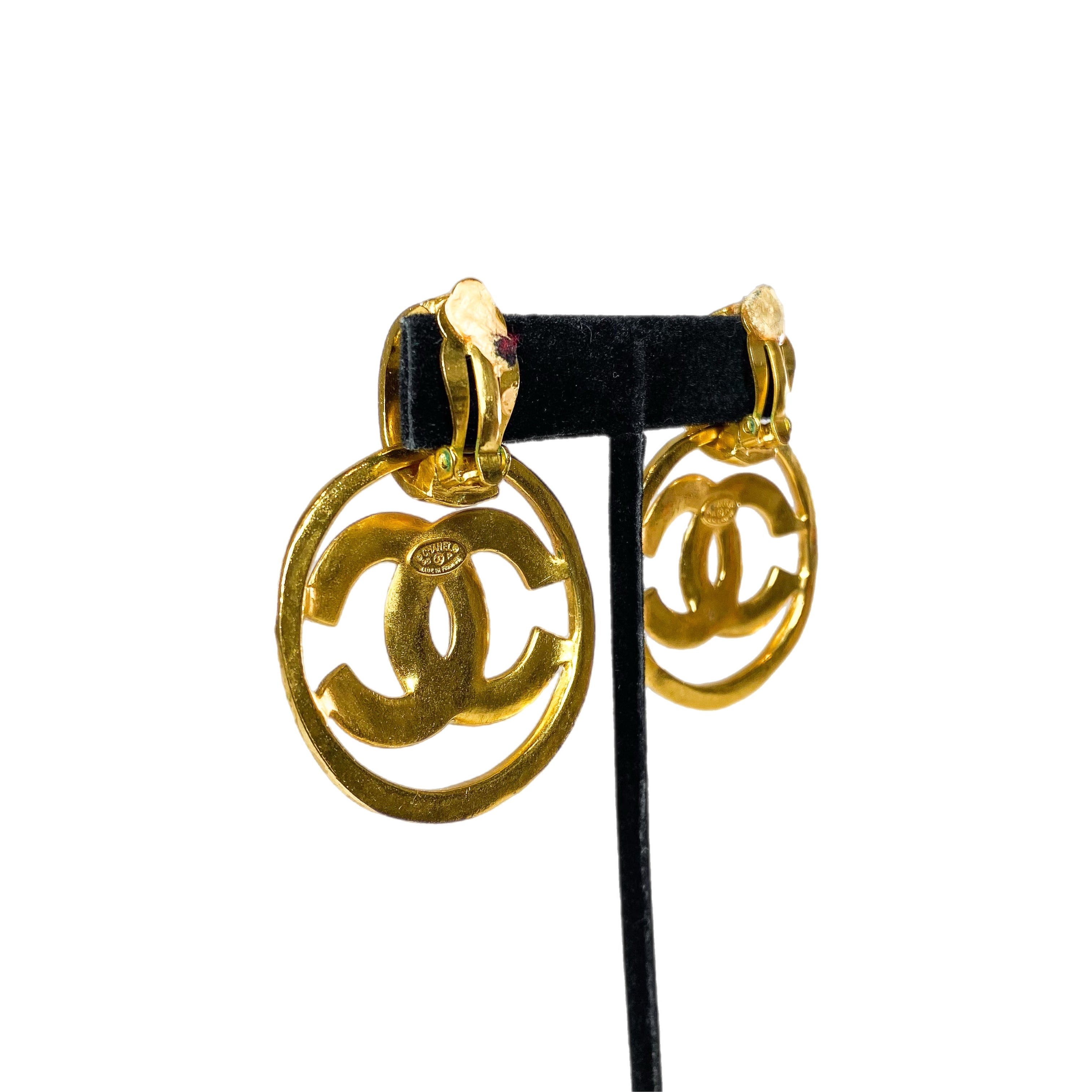 Chanel Gold CC Circle Vintage Clip On Earrings