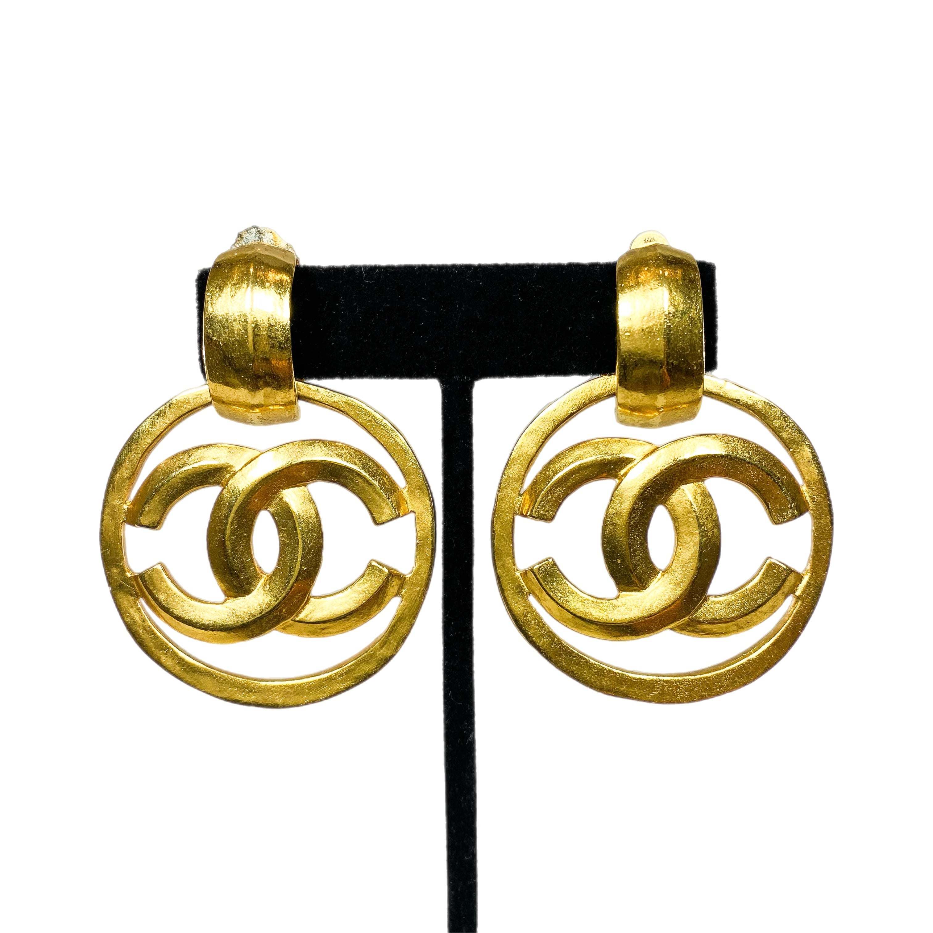 Chanel Gold CC Circle Vintage Clip On Earrings